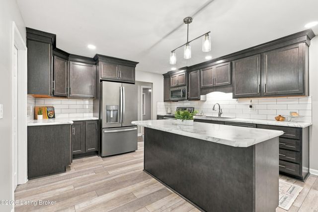 1046 Runell Rd, Louisville, KY 40214