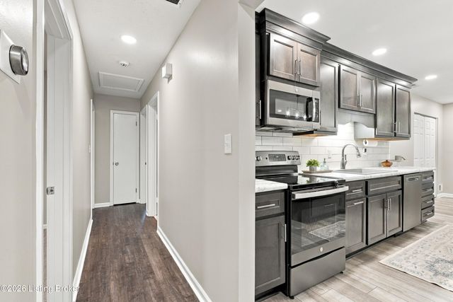 1046 Runell Rd, Louisville, KY 40214