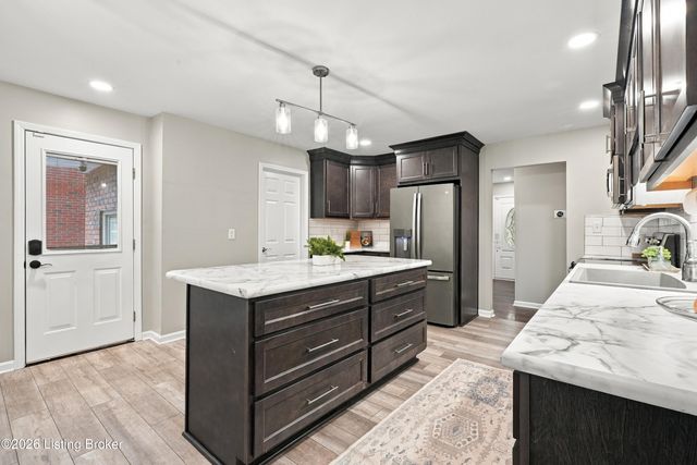 1046 Runell Rd, Louisville, KY 40214