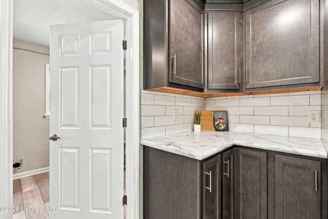 1046 Runell Rd, Louisville, KY 40214
