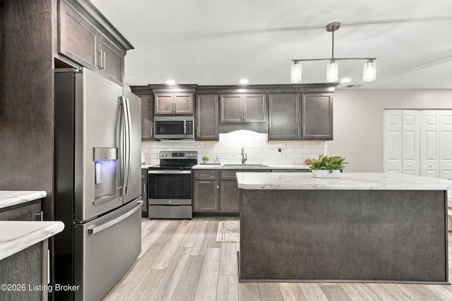 1046 Runell Rd, Louisville, KY 40214