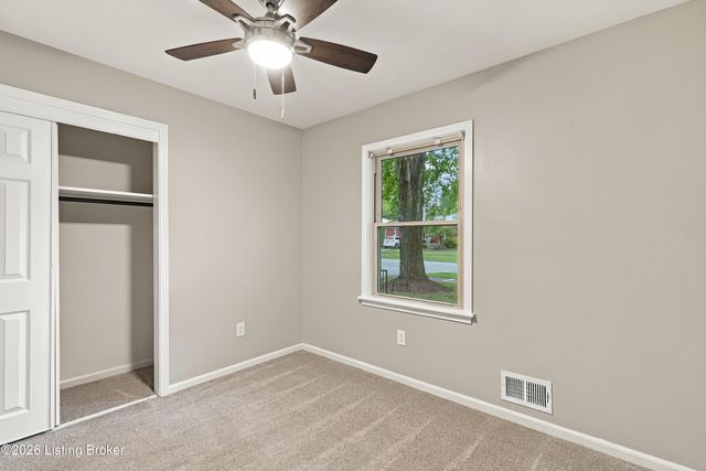 1046 Runell Rd, Louisville, KY 40214