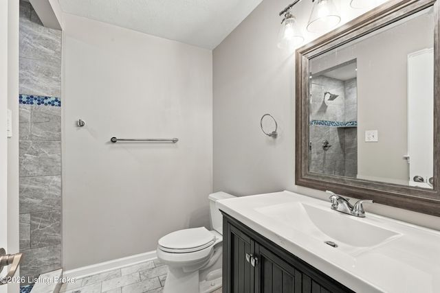 1046 Runell Rd, Louisville, KY 40214