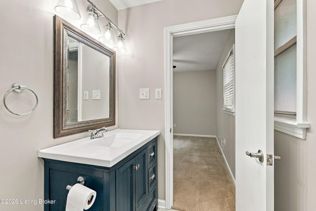 1046 Runell Rd, Louisville, KY 40214