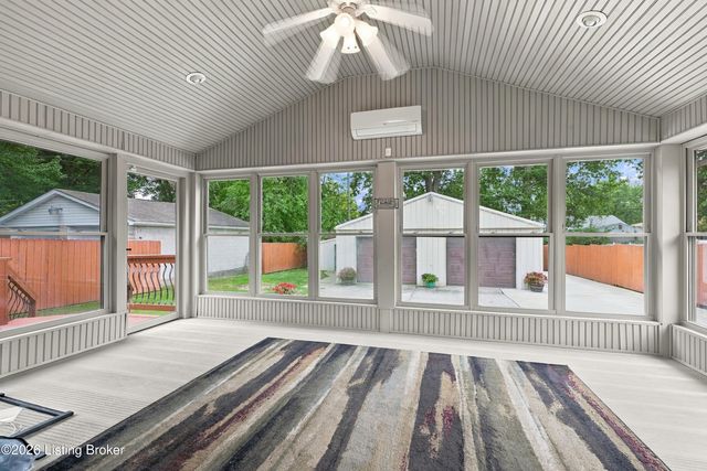 1046 Runell Rd, Louisville, KY 40214