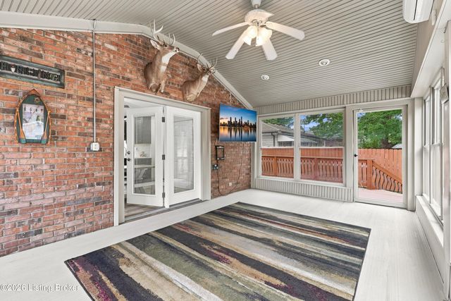 1046 Runell Rd, Louisville, KY 40214