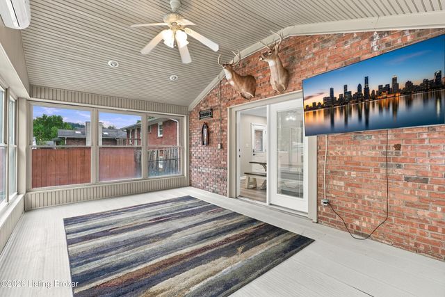 1046 Runell Rd, Louisville, KY 40214