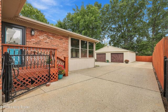 1046 Runell Rd, Louisville, KY 40214