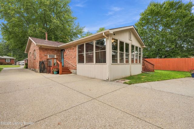 1046 Runell Rd, Louisville, KY 40214