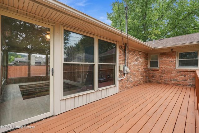 1046 Runell Rd, Louisville, KY 40214