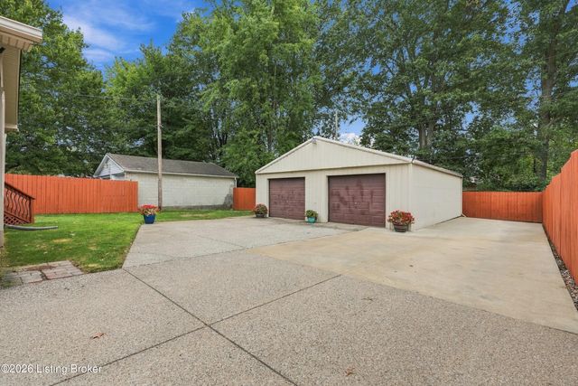 1046 Runell Rd, Louisville, KY 40214