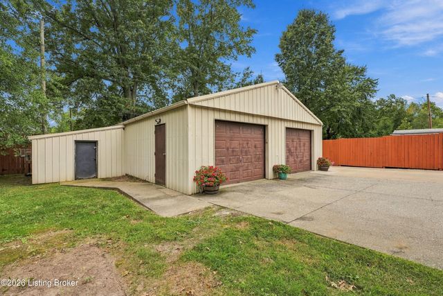 1046 Runell Rd, Louisville, KY 40214