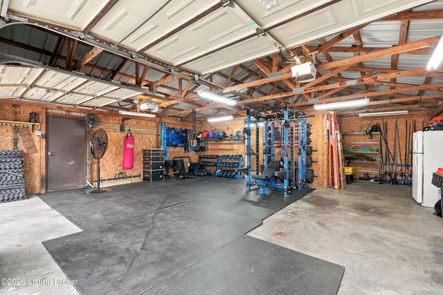 1046 Runell Rd, Louisville, KY 40214