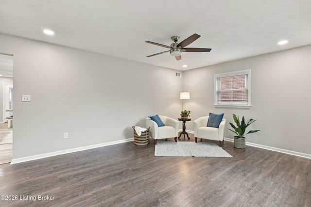 1046 Runell Rd, Louisville, KY 40214
