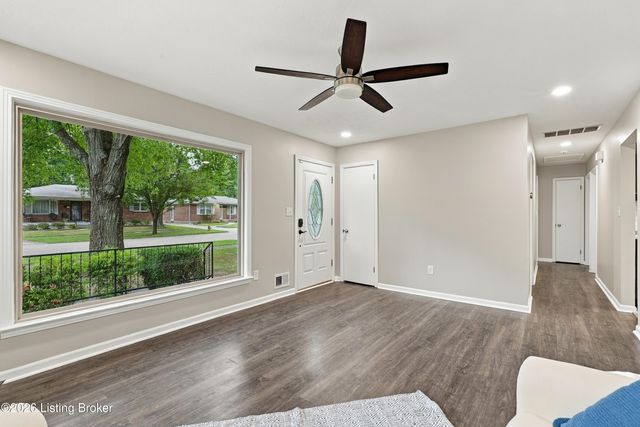 1046 Runell Rd, Louisville, KY 40214