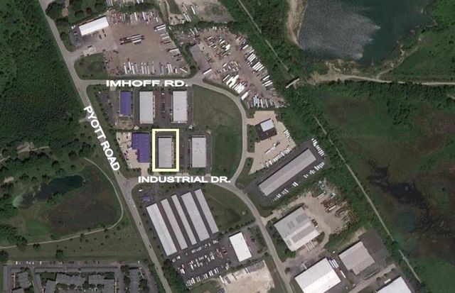 1520 Industrial Drive D, Lake In The Hills, IL 60156