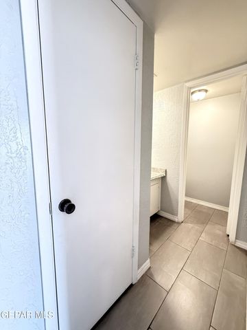 4800 N Stanton 183 Street 183, El Paso, TX 79902
