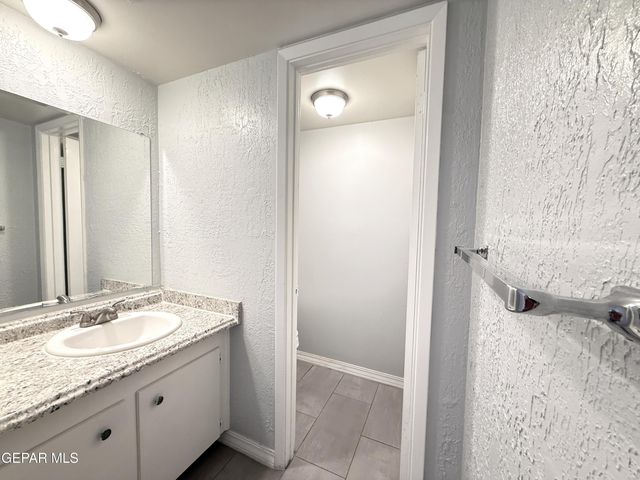 4800 N Stanton 183 Street 183, El Paso, TX 79902