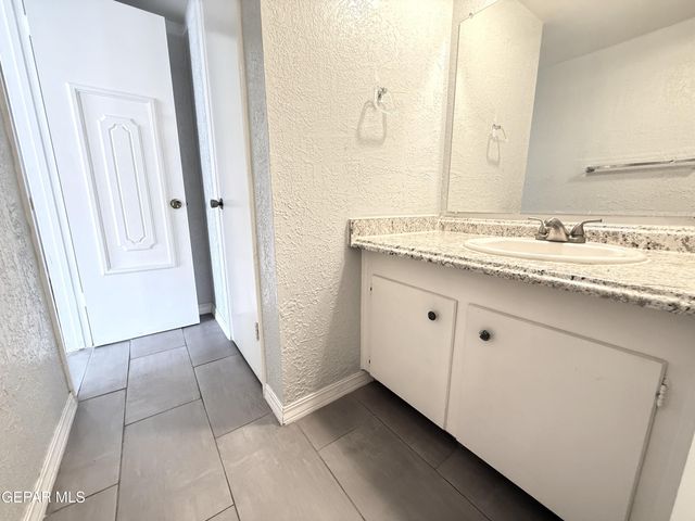 4800 N Stanton 183 Street 183, El Paso, TX 79902