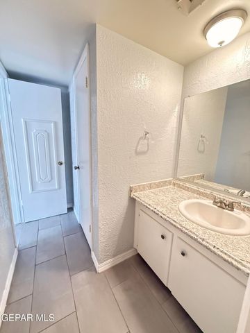 4800 N Stanton 183 Street 183, El Paso, TX 79902