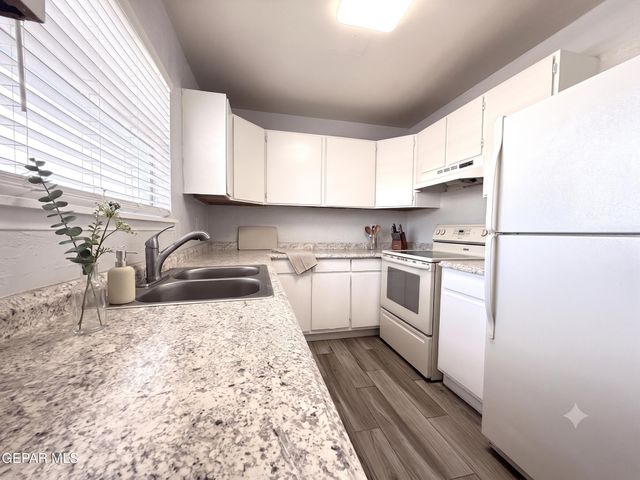 4800 N Stanton 183 Street 183, El Paso, TX 79902