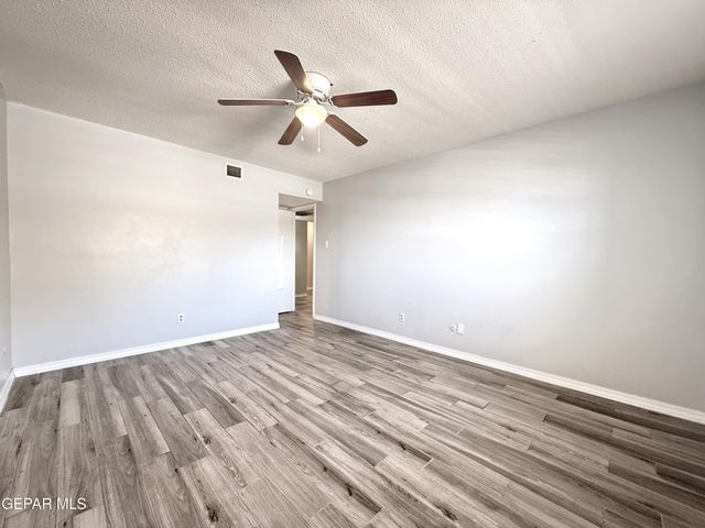 4800 N Stanton 183 Street 183, El Paso, TX 79902