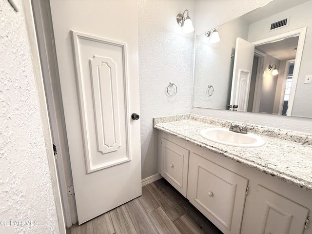 4800 N Stanton 183 Street 183, El Paso, TX 79902