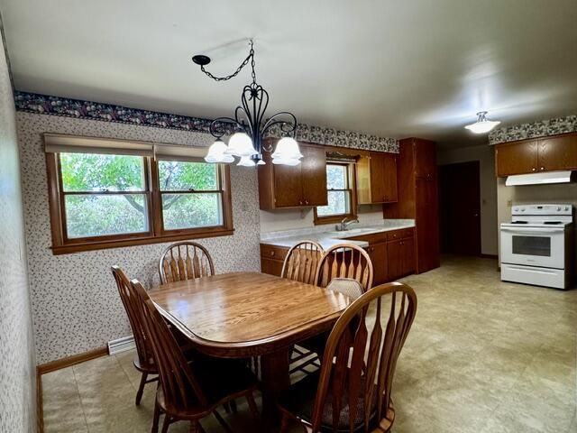 921 Robins LANE, Mukwonago, WI 53149