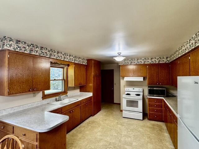 921 Robins LANE, Mukwonago, WI 53149
