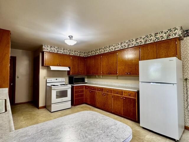 921 Robins LANE, Mukwonago, WI 53149
