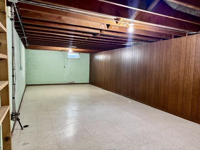 921 Robins LANE, Mukwonago, WI 53149