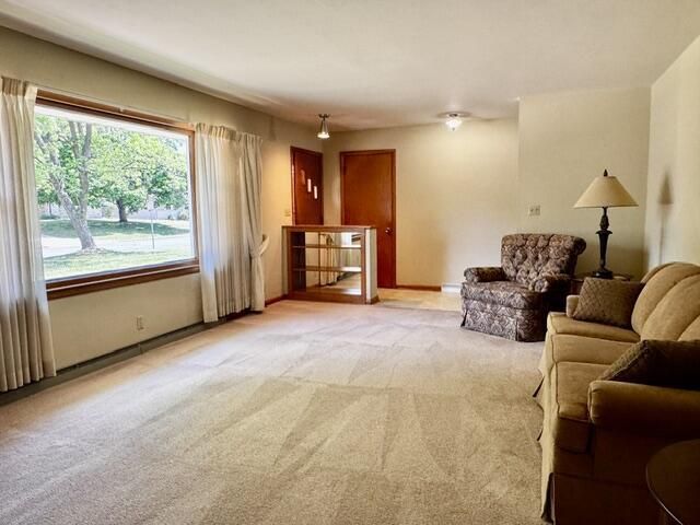 921 Robins LANE, Mukwonago, WI 53149