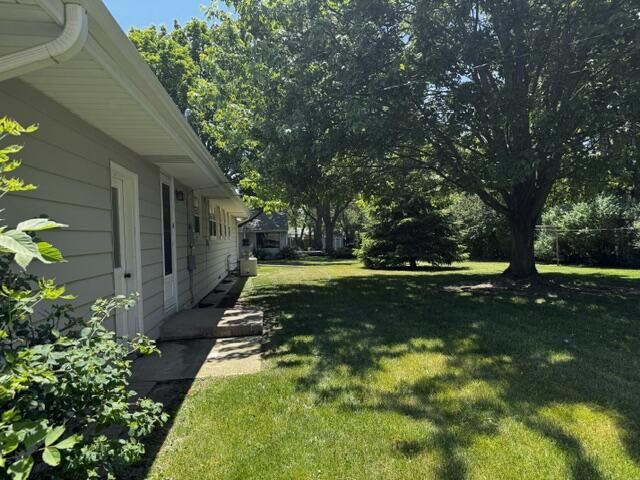 921 Robins LANE, Mukwonago, WI 53149