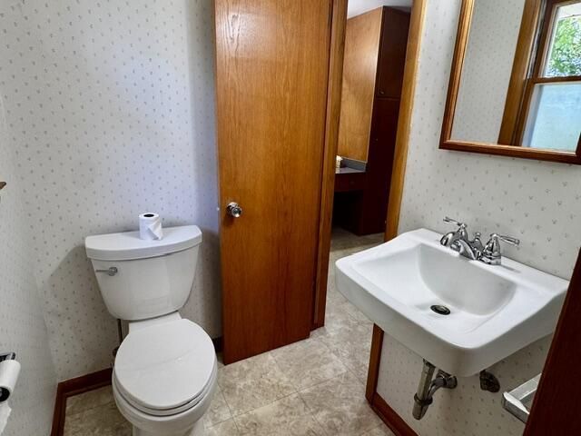 921 Robins LANE, Mukwonago, WI 53149