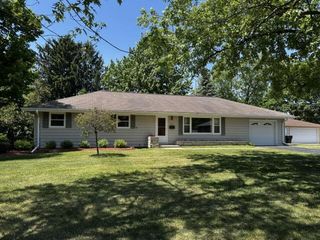 921 Robins LANE, Mukwonago, WI 53149
