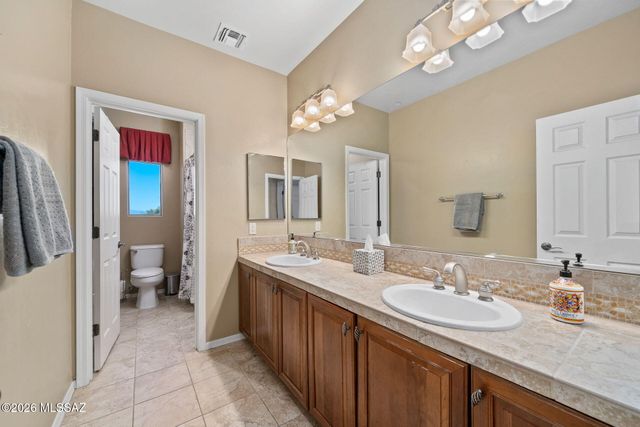 8457 N Ironwood Reserve Way, Tucson, AZ 85743