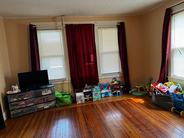 99 Wilmont St, Springfield, MA 01108