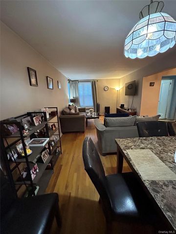 194 Smith Street 1M, Freeport, NY 11520