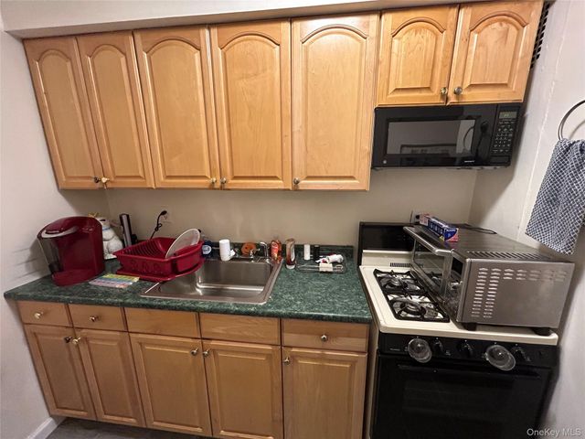 194 Smith Street 1M, Freeport, NY 11520