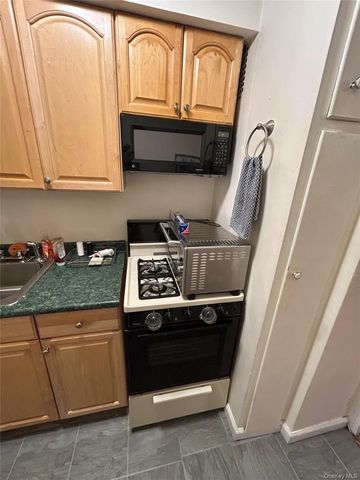 194 Smith Street 1M, Freeport, NY 11520