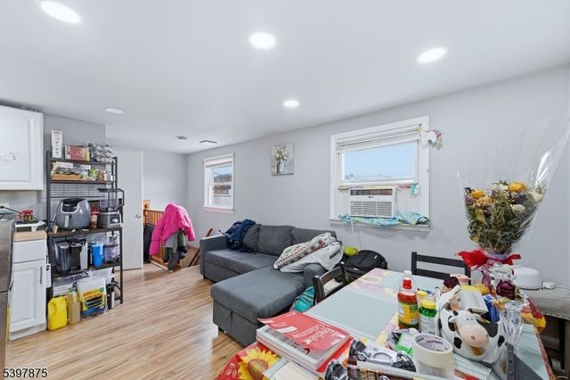 345 2Nd St, Saddle Brook Twp., NJ 07663
