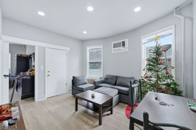 345 2Nd St, Saddle Brook Twp., NJ 07663