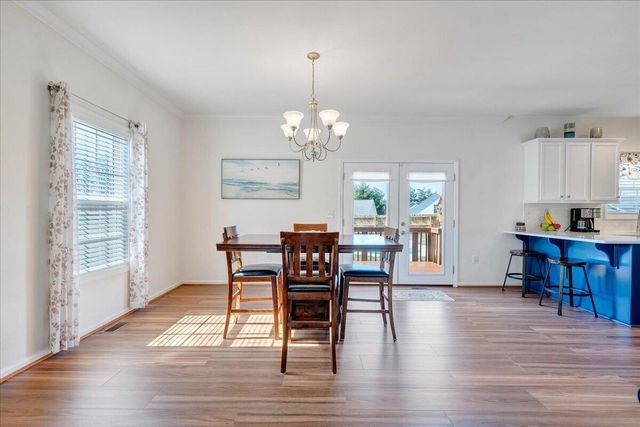 2064 Lawson LN, Vinton, VA 24179