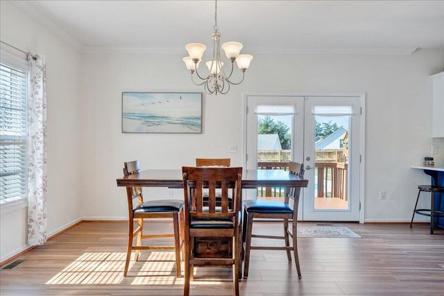 2064 Lawson LN, Vinton, VA 24179