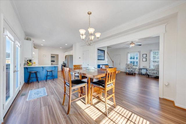 2064 Lawson LN, Vinton, VA 24179