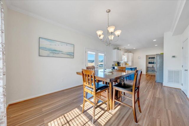 2064 Lawson LN, Vinton, VA 24179