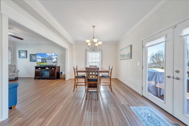 2064 Lawson LN, Vinton, VA 24179