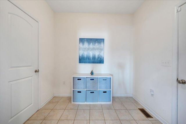 2064 Lawson LN, Vinton, VA 24179