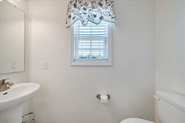 2064 Lawson LN, Vinton, VA 24179