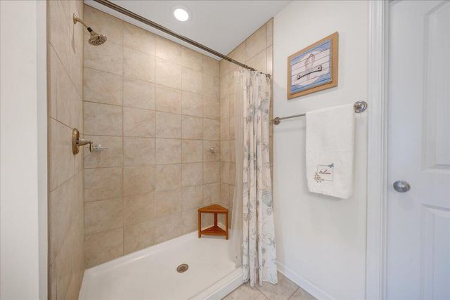 2064 Lawson LN, Vinton, VA 24179